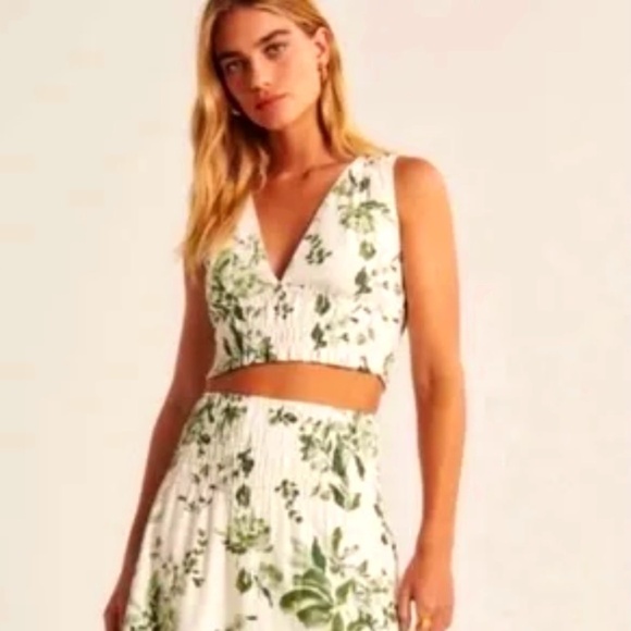 Abercrombie & Fitch Tops - Abercrombie & Fitch White Green M Linen/Cotton Top Cropped Coquette Scandi Girl